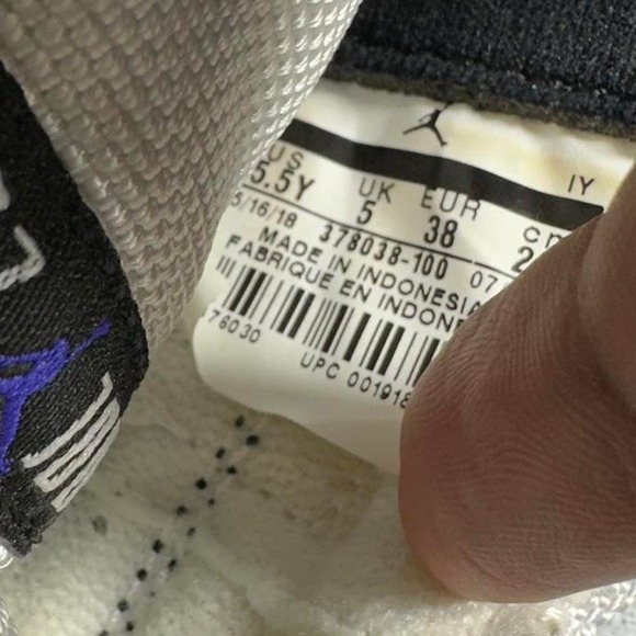 Nike Air Jordan 11 Retro High Concord Size 5.5Y 378037-100 OG Bred Gratitude - Picture 6 of 7